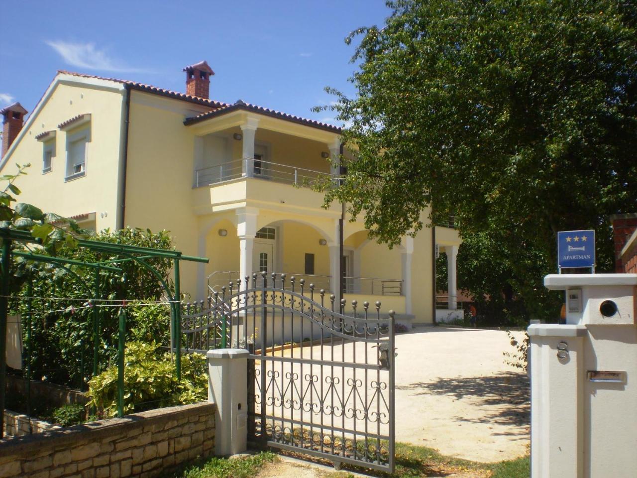 Apartments Rajci روفينج المظهر الخارجي الصورة